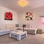 公寓 Luxury Okrug Gornji With Sea View And Pool 特罗吉尔