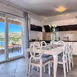 Luxury Okrug Gornji With Sea View And Pool 公寓