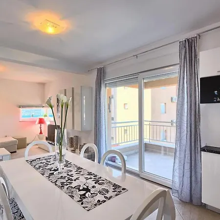Appartement Luxury Okrug Gornji With Sea View And Pool Trogir