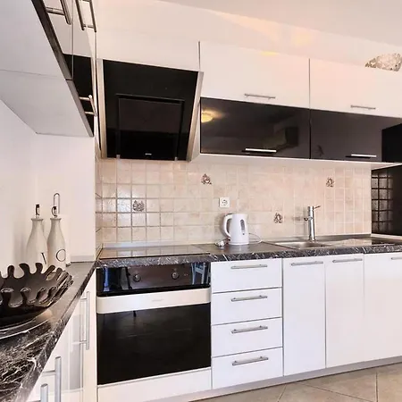 Luxury Okrug Gornji With Sea View And Pool Appartement *