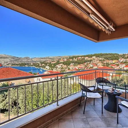 Luxury Okrug Gornji With Sea View And Pool Appartement