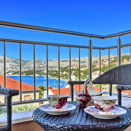 Luxury Okrug Gornji With Sea View And Pool تروغير